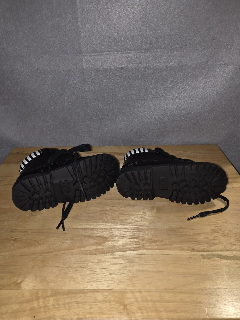 AKID Kids Black Patent Leather Lace-Up Combat Boots – Size 8C